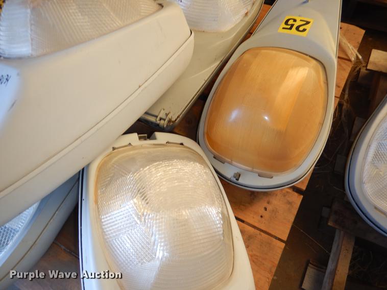 image for item EA9034 (17) high pressure sodium street lights