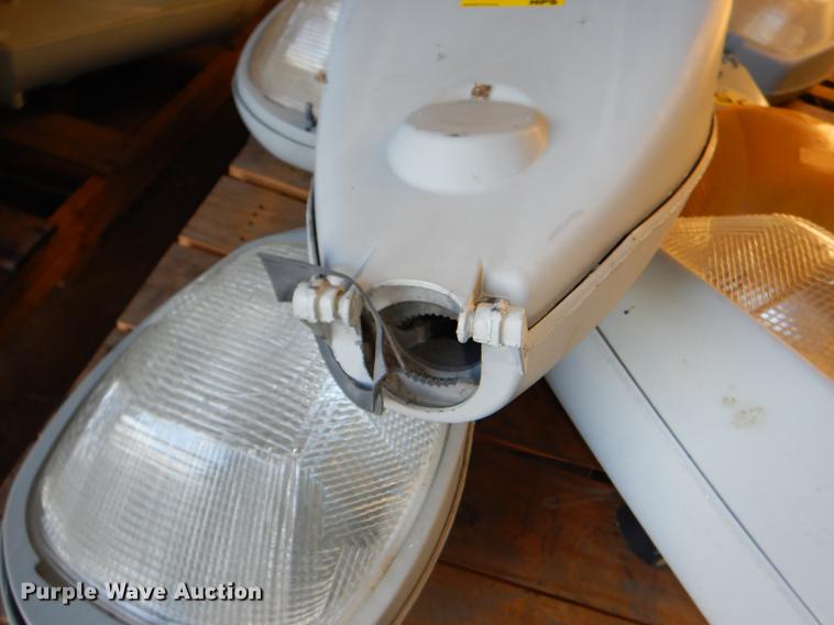 image for item EA9034 (17) high pressure sodium street lights