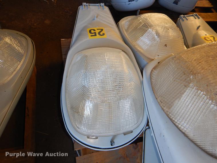 image for item EA9034 (17) high pressure sodium street lights