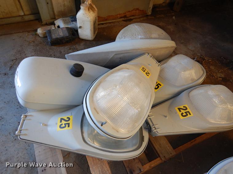 image for item EA9034 (17) high pressure sodium street lights