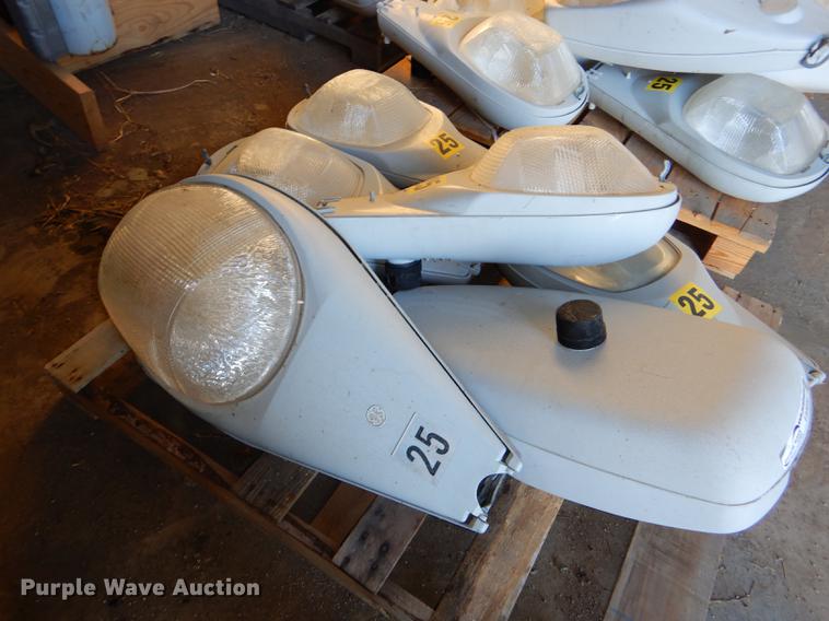 image for item EA9034 (17) high pressure sodium street lights