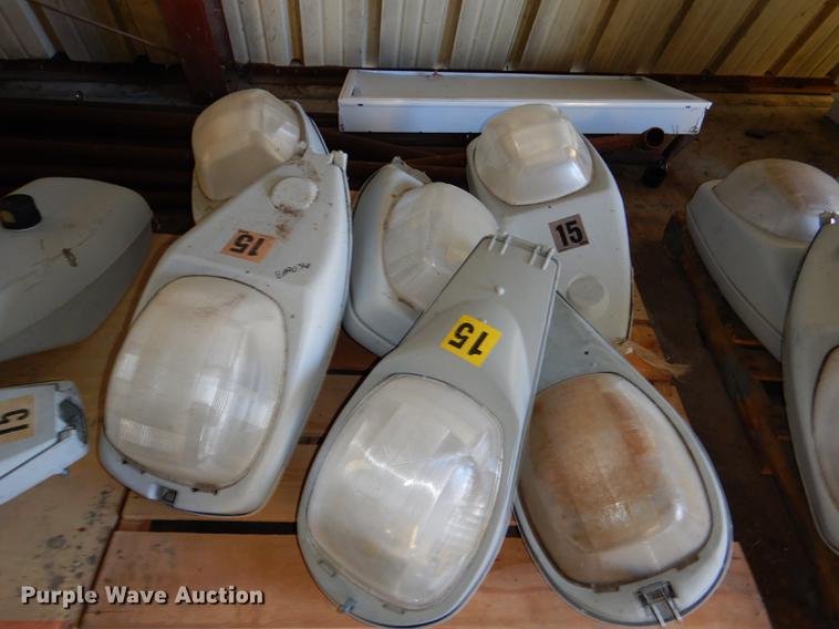 image for item EA9036 (17) high pressure sodium street lights