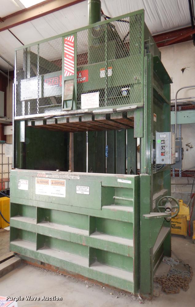 image for item EA9062 2005 PTR vertical cardboard baler