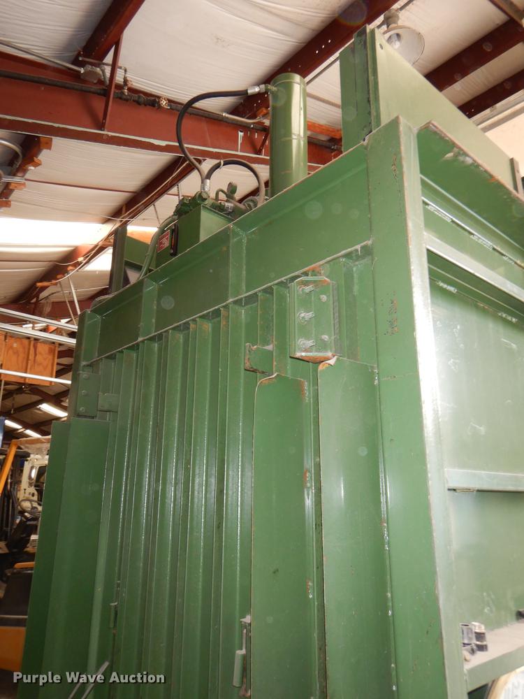 image for item EA9062 2005 PTR vertical cardboard baler