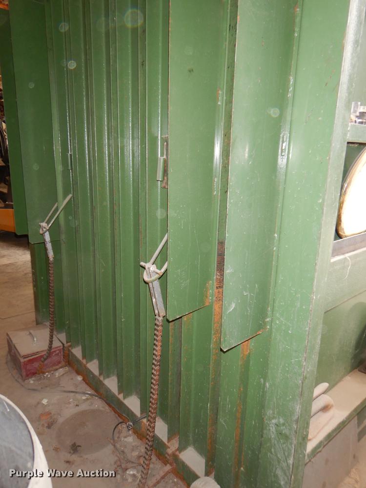 image for item EA9062 2005 PTR vertical cardboard baler