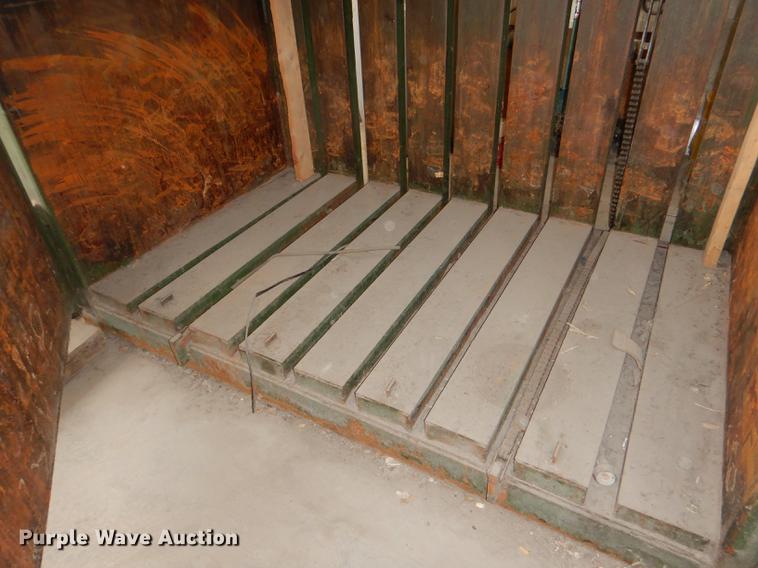 image for item EA9062 2005 PTR vertical cardboard baler