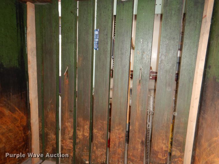 image for item EA9062 2005 PTR vertical cardboard baler