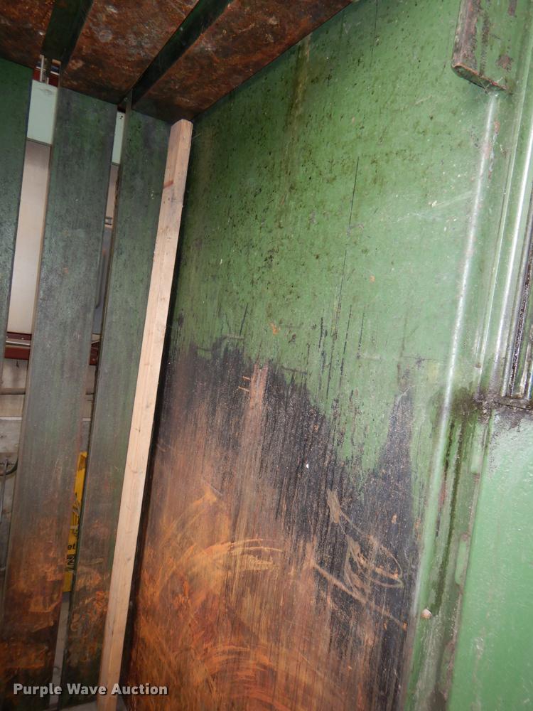 image for item EA9062 2005 PTR vertical cardboard baler