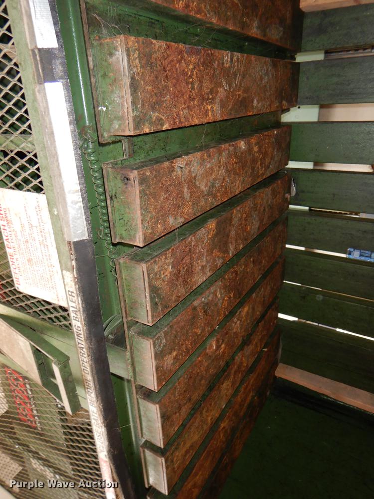 image for item EA9062 2005 PTR vertical cardboard baler