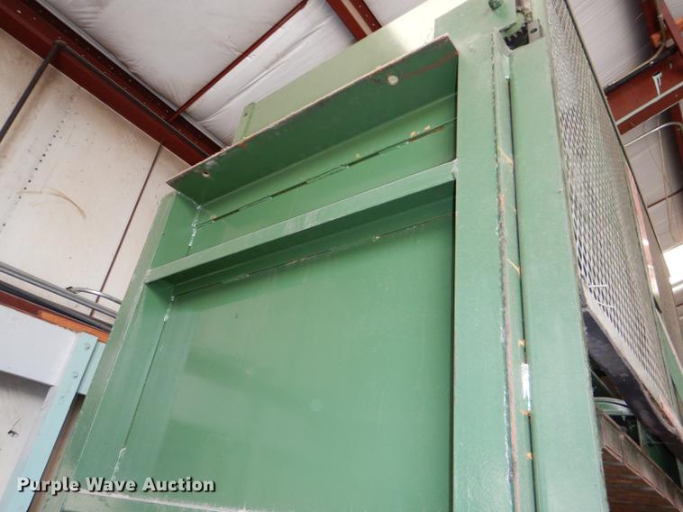 image for item EA9062 2005 PTR vertical cardboard baler