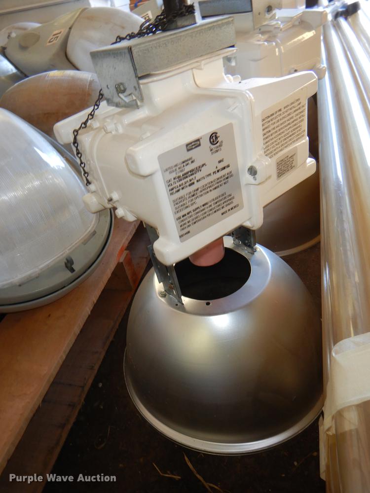 image for item EA9066 (5) Hubbell HID Luminaire lights