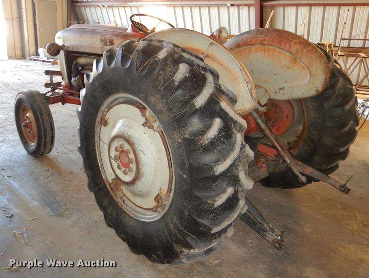 image for item EA9070 1960 Ford 801 tractor