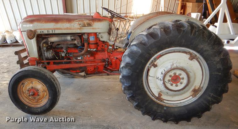 image for item EA9070 1960 Ford 801 tractor
