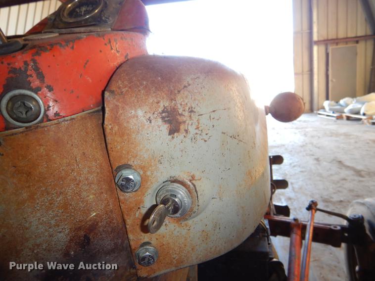 image for item EA9070 1960 Ford 801 tractor