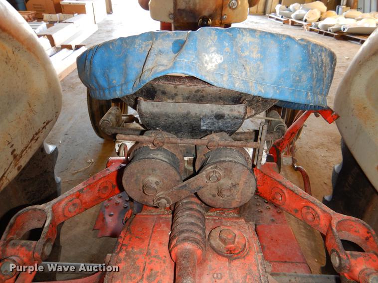 image for item EA9070 1960 Ford 801 tractor