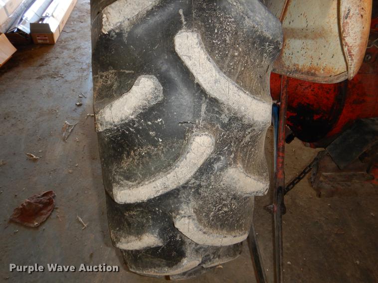 image for item EA9070 1960 Ford 801 tractor