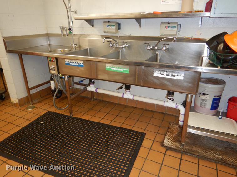 image for item EA9077 Three well sink washing table