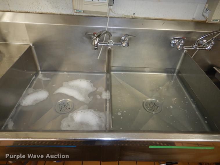 image for item EA9077 Three well sink washing table