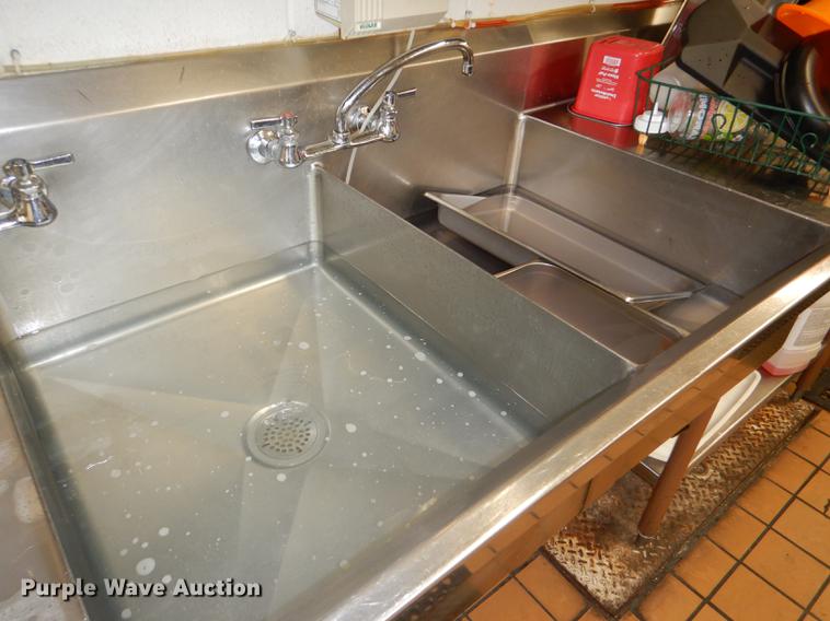 image for item EA9077 Three well sink washing table