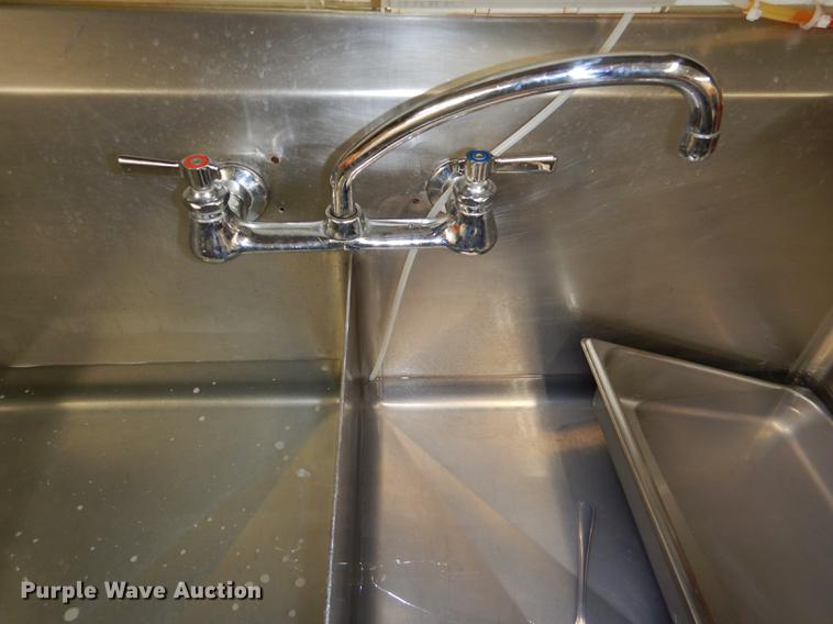 image for item EA9077 Three well sink washing table