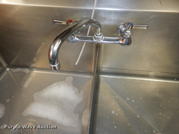 image for item EA9077 Three well sink washing table