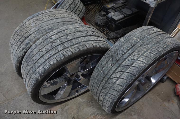 (4) 255/30R22 tires and wheels in Holton, KS | Item EJ9493 sold ...
