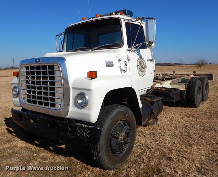 image for item ER9322 1984 Ford 9000 truck cab and chassis