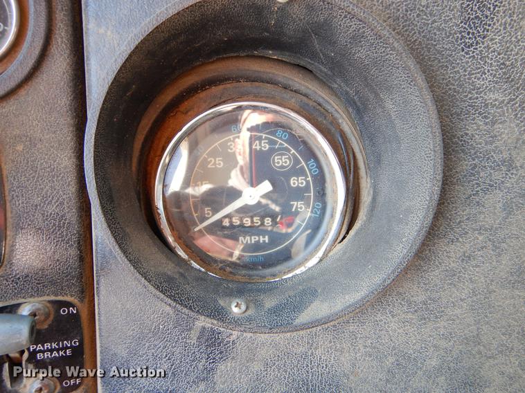 image for item ER9322 1984 Ford 9000 truck cab and chassis