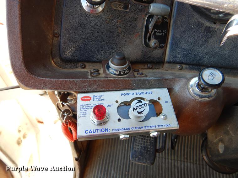 image for item ER9322 1984 Ford 9000 truck cab and chassis