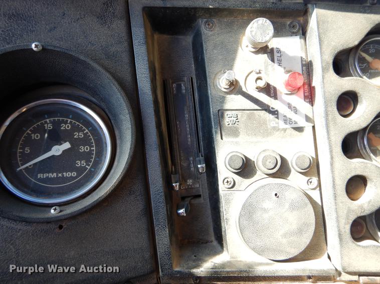 image for item ER9322 1984 Ford 9000 truck cab and chassis