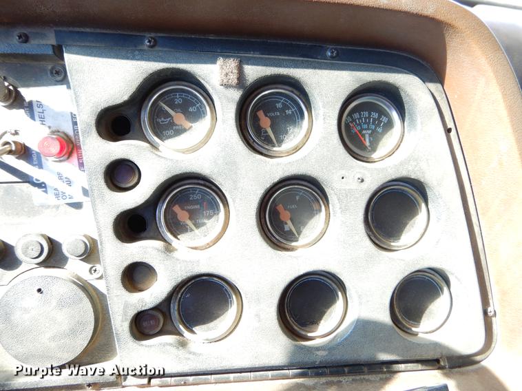 image for item ER9322 1984 Ford 9000 truck cab and chassis