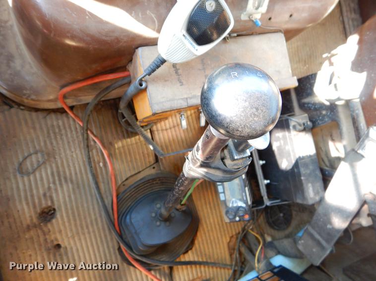 image for item ER9322 1984 Ford 9000 truck cab and chassis