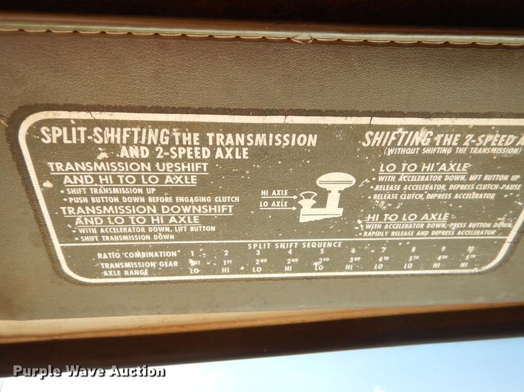 image for item ER9322 1984 Ford 9000 truck cab and chassis