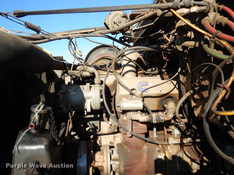 image for item ER9322 1984 Ford 9000 truck cab and chassis