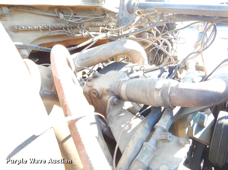 image for item ER9322 1984 Ford 9000 truck cab and chassis