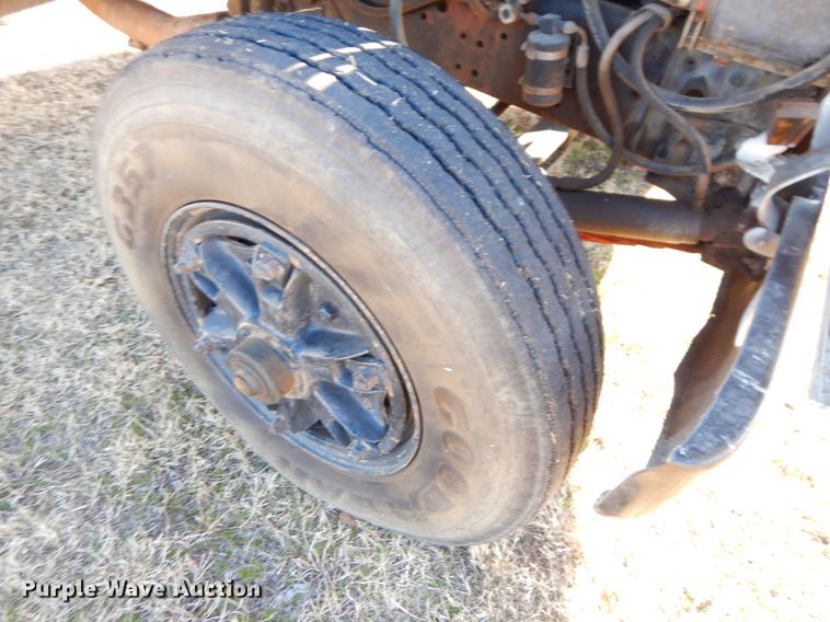 image for item ER9322 1984 Ford 9000 truck cab and chassis