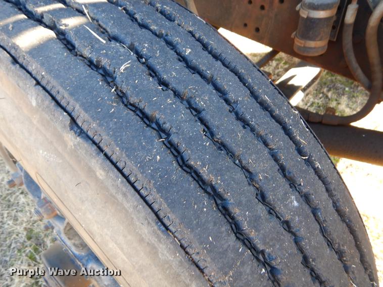 image for item ER9322 1984 Ford 9000 truck cab and chassis