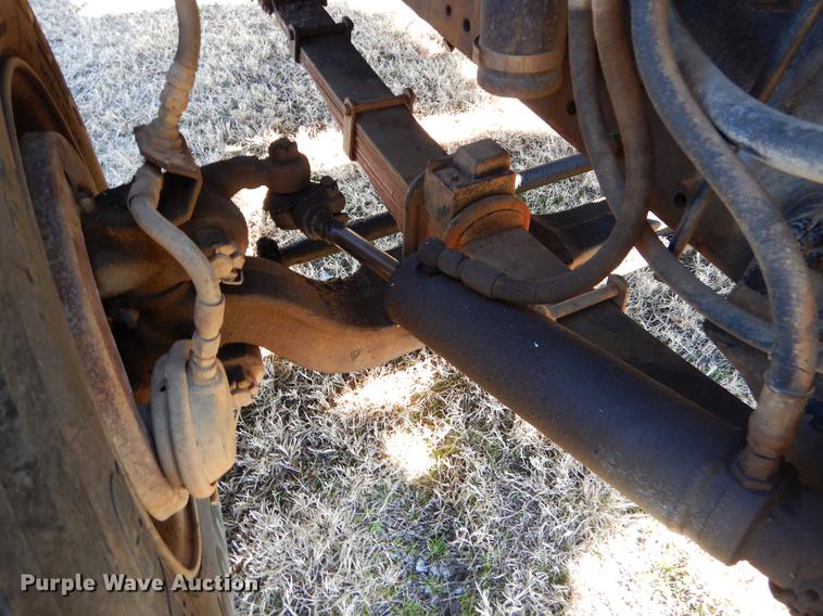 image for item ER9322 1984 Ford 9000 truck cab and chassis