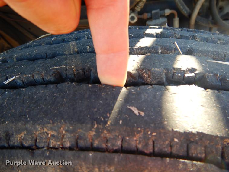 image for item ER9322 1984 Ford 9000 truck cab and chassis