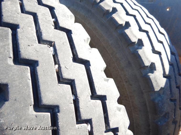 image for item ER9322 1984 Ford 9000 truck cab and chassis