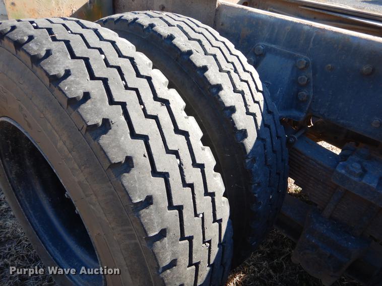 image for item ER9322 1984 Ford 9000 truck cab and chassis