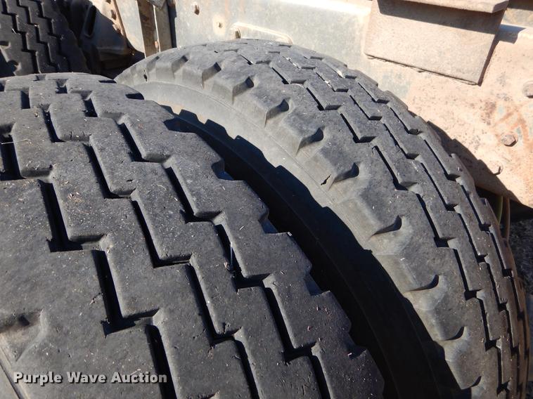 image for item ER9322 1984 Ford 9000 truck cab and chassis