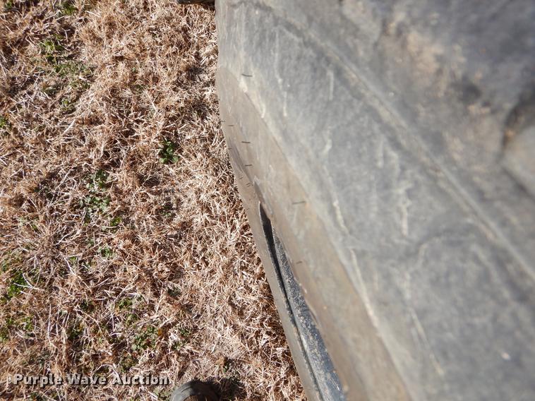 image for item ER9322 1984 Ford 9000 truck cab and chassis