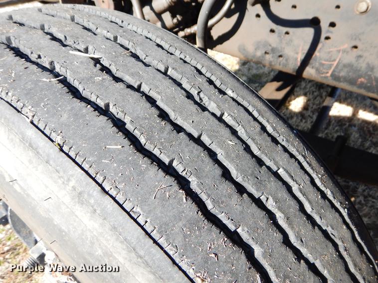 image for item ER9322 1984 Ford 9000 truck cab and chassis