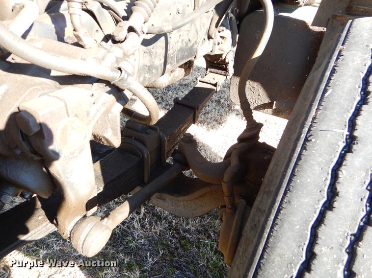 image for item ER9322 1984 Ford 9000 truck cab and chassis