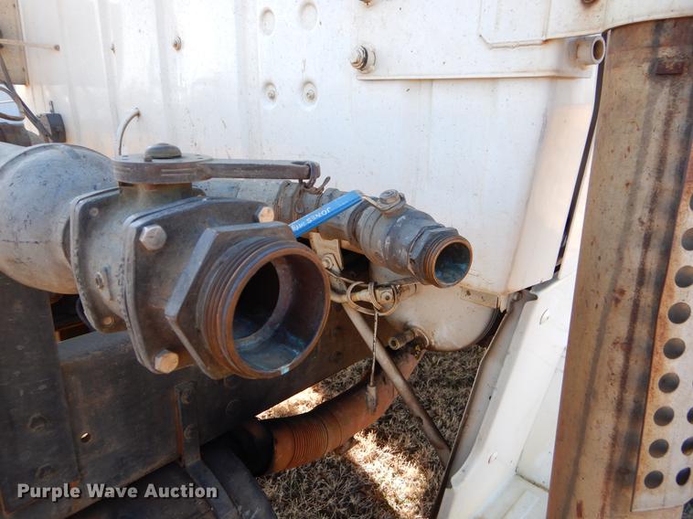 image for item ER9322 1984 Ford 9000 truck cab and chassis