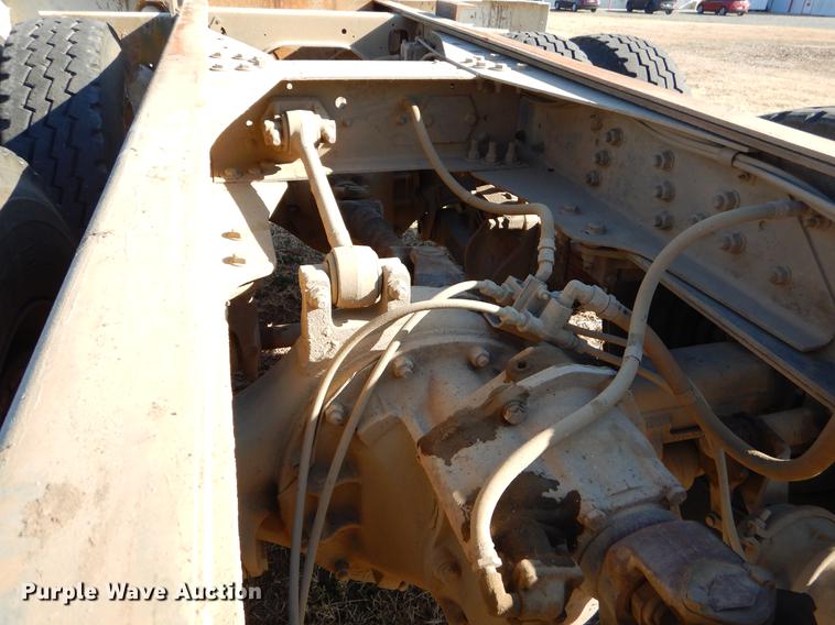 image for item ER9322 1984 Ford 9000 truck cab and chassis