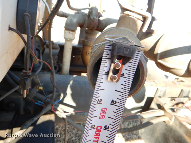 image for item ER9322 1984 Ford 9000 truck cab and chassis