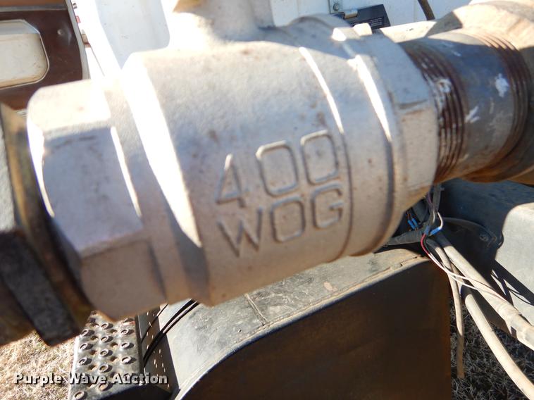 image for item ER9322 1984 Ford 9000 truck cab and chassis