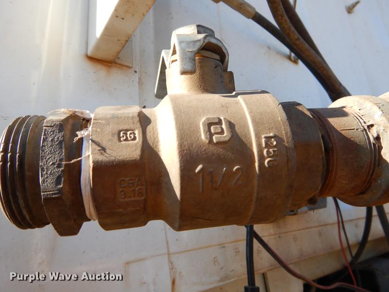 image for item ER9322 1984 Ford 9000 truck cab and chassis